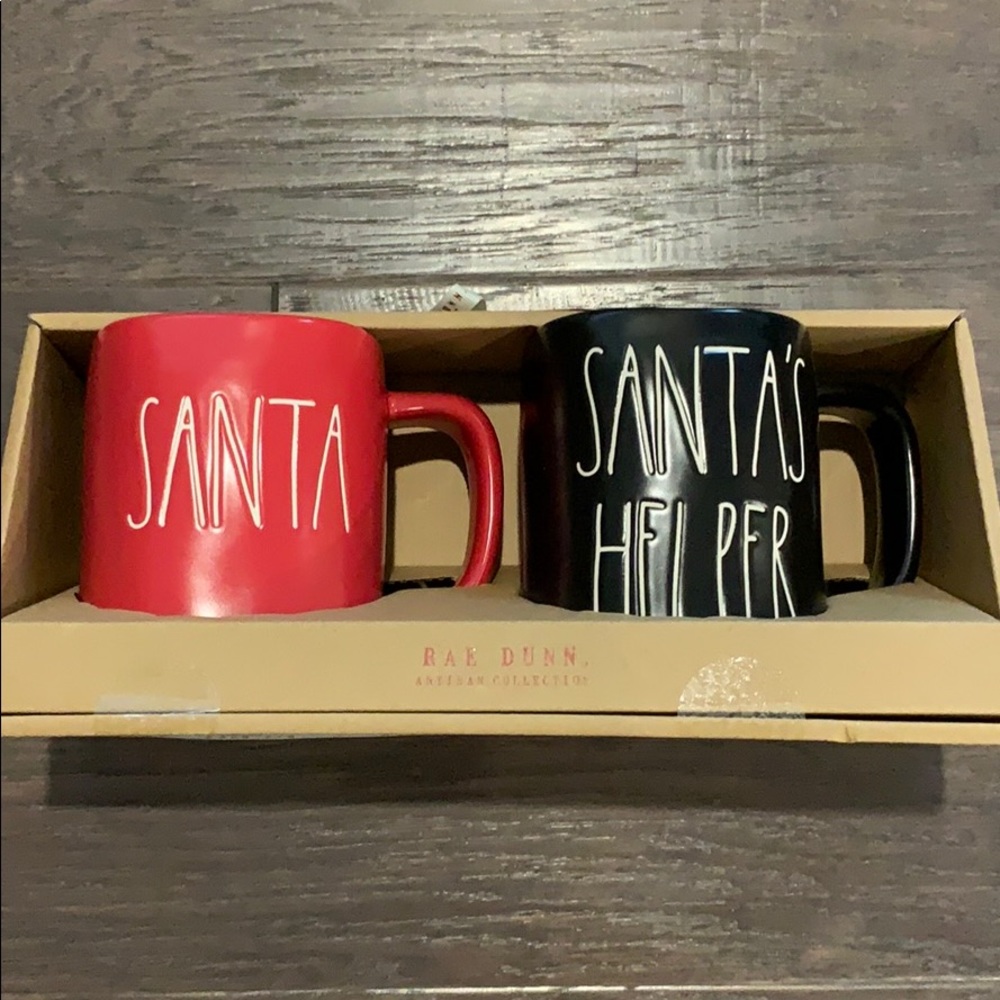 RAE DUNN ‘SANTA / SANTA’S HELPER’ MUG SET. NEW!